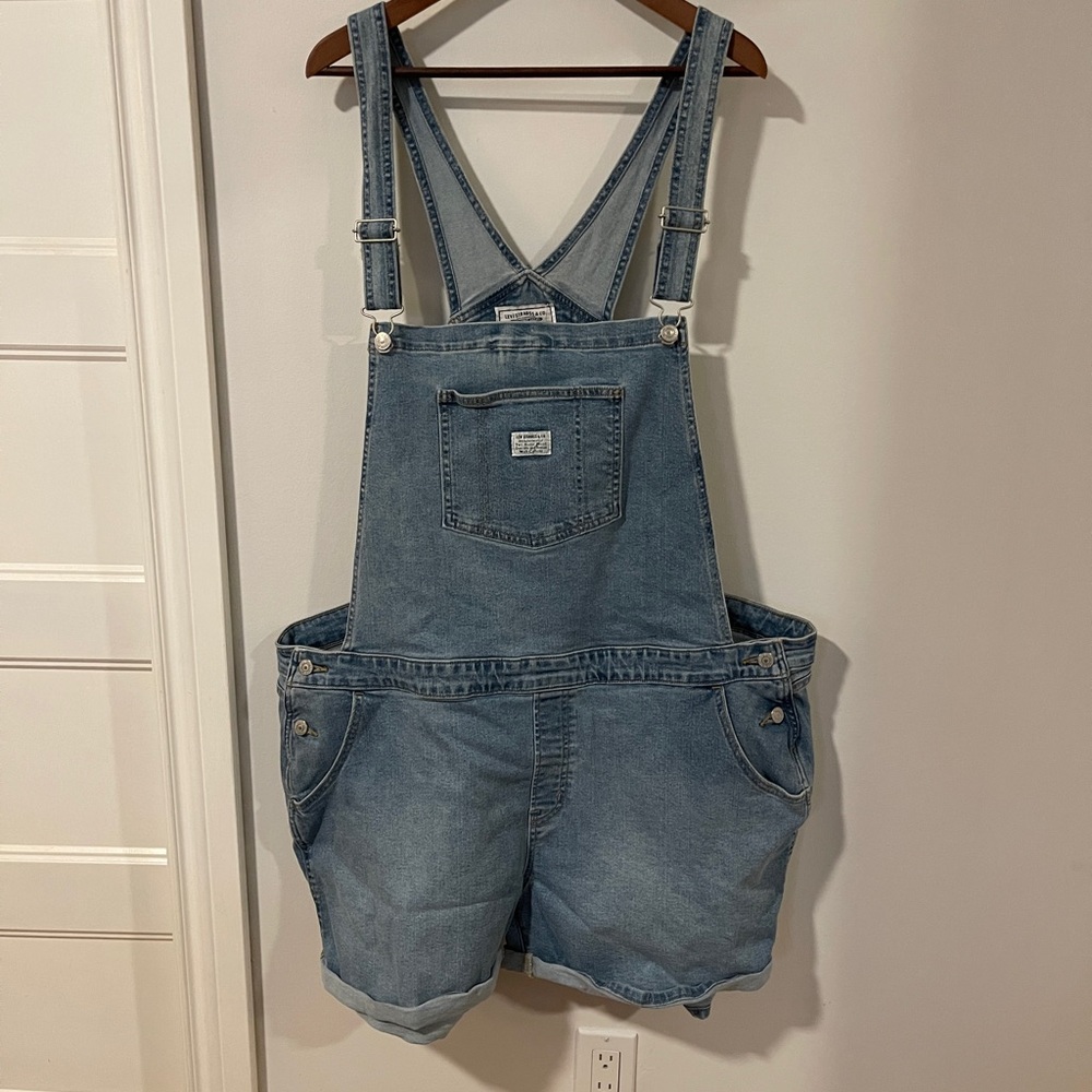 Levi’s overall shorts 24W